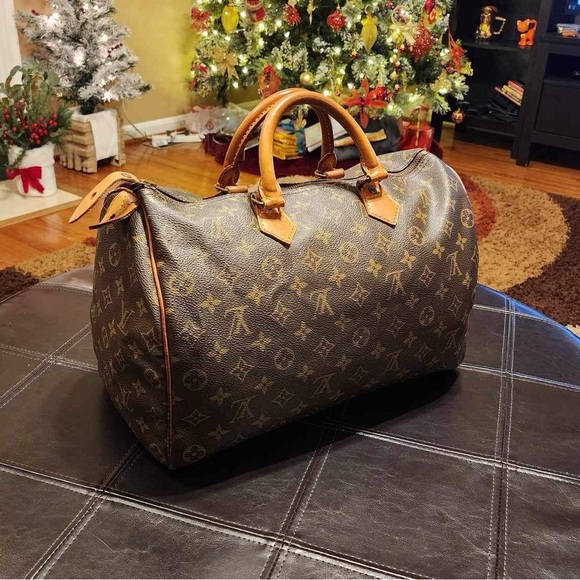 Authentic Louis Vuitton Speedy 35 - Picture 2 of 16